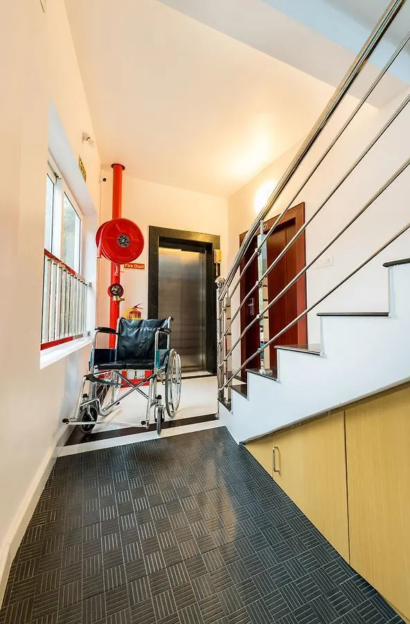 Omnest Hotel Kochi 2*,